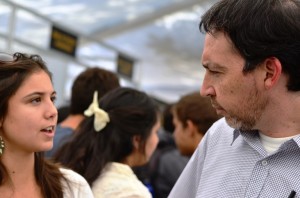 Verónica Puga, jefa de docencia del CAi, con Mauricio López hablan de prolongar esta experiencia.