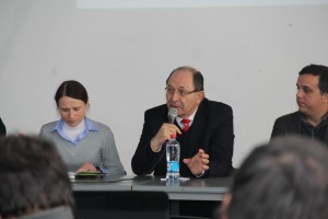 El director de Postgrado Aldo Cipriano en la charla del pilar 2 "Enfrentar los grandes desafíos de la sociedad".